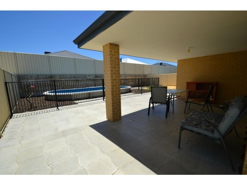 33 Cyandra Loop, Banksia Grove WA 6031