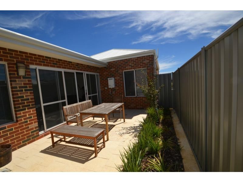 10 B Echo Way, Butler WA 6036