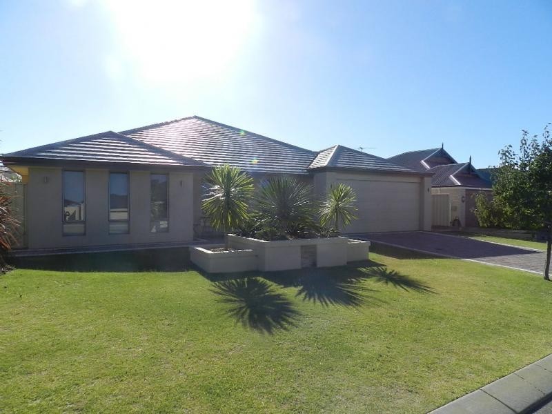 8 Hewlett Turn, Tapping WA 6065