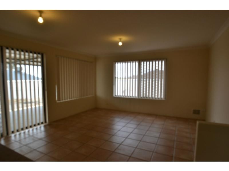 11 Retreat Green, Banksia Grove WA 6031