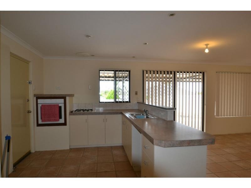 11 Retreat Green, Banksia Grove WA 6031