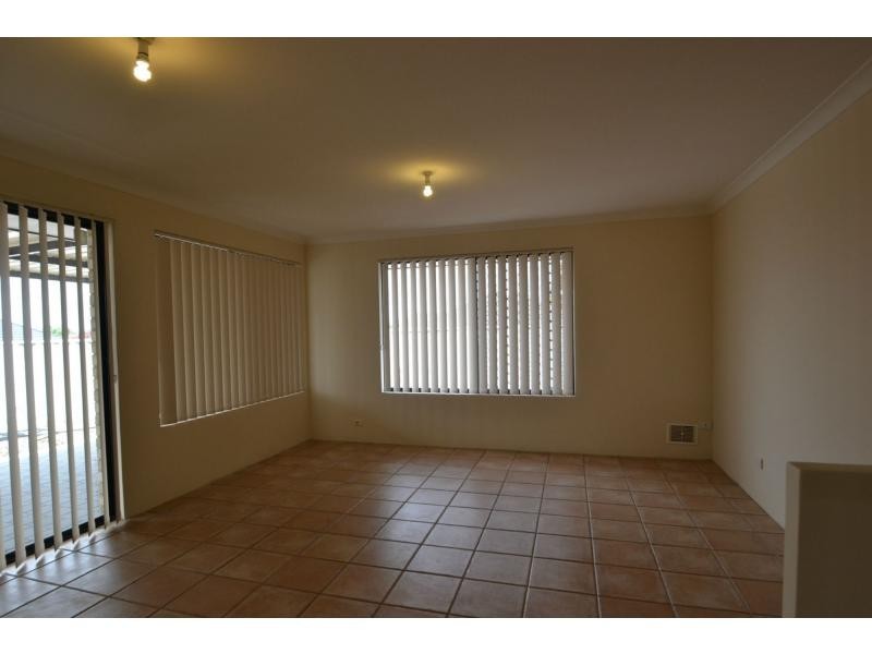 11 Retreat Green, Banksia Grove WA 6031