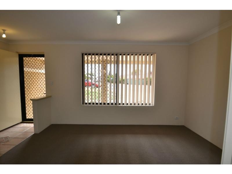 11 Retreat Green, Banksia Grove WA 6031