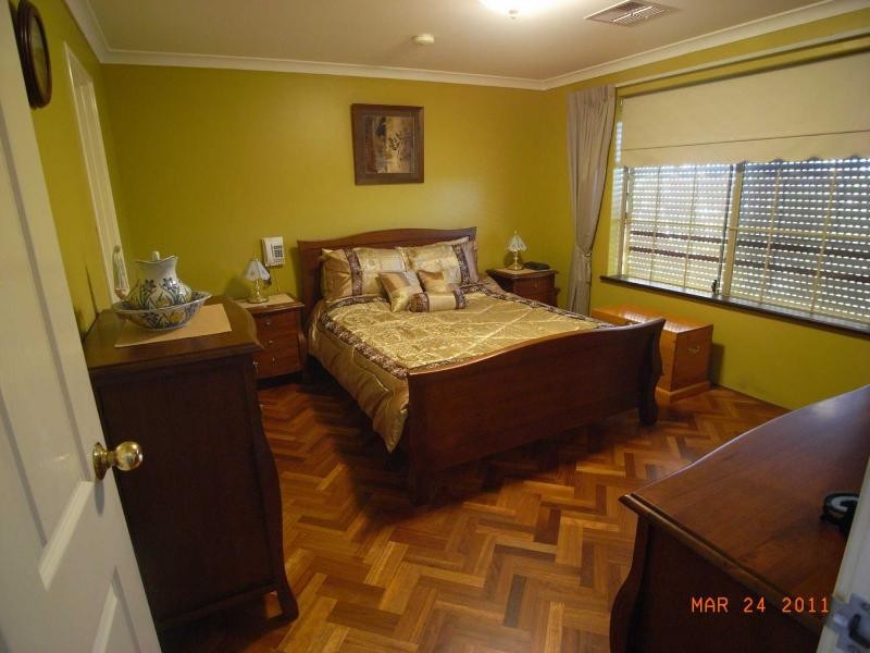 15 Greenock Gardens, Kinross WA 6028