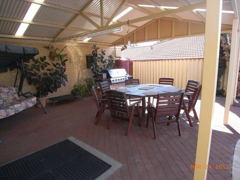 15 Greenock Gardens, Kinross WA 6028