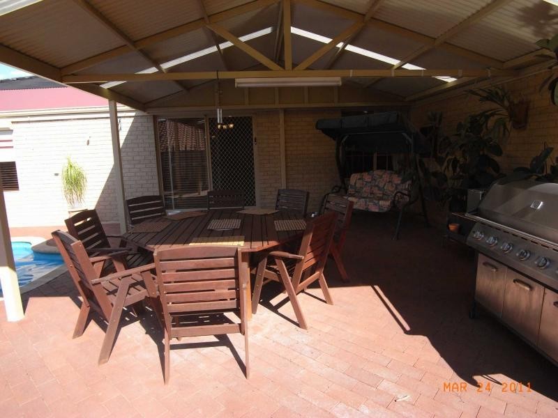 15 Greenock Gardens, Kinross WA 6028