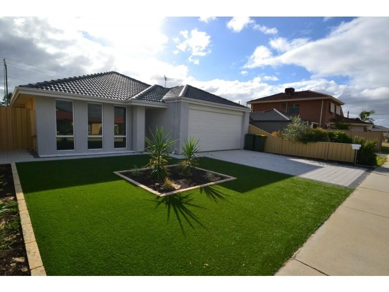 98 Hellfire Drive, Darch WA 6065