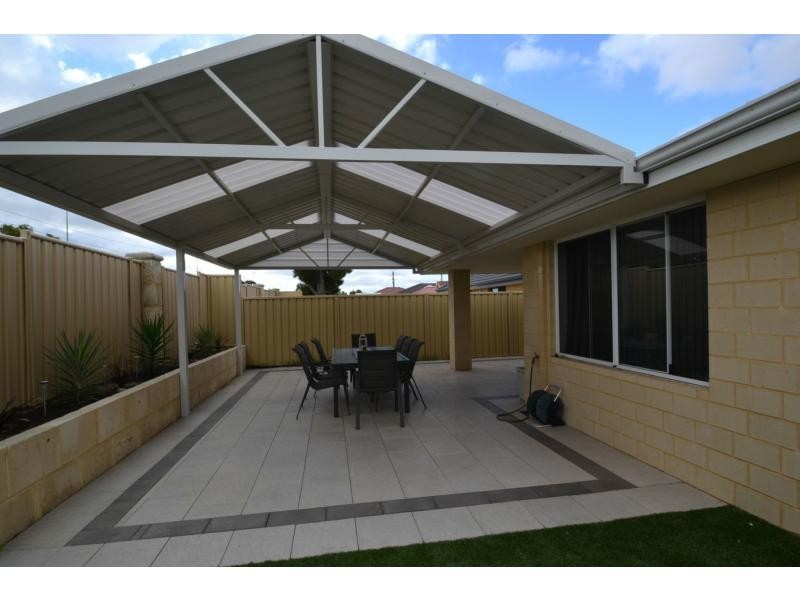 98 Hellfire Drive, Darch WA 6065