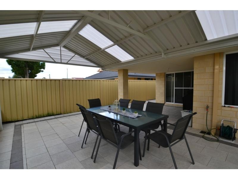 98 Hellfire Drive, Darch WA 6065