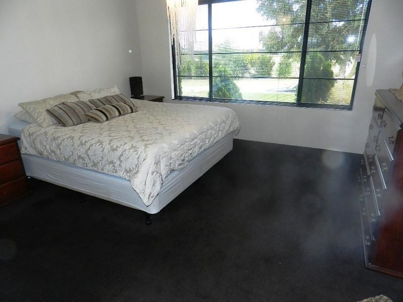 33 Collanda Circuit, Carramar WA 6031