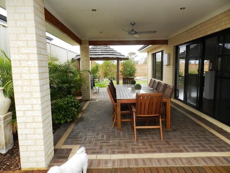 33 Collanda Circuit, Carramar WA 6031