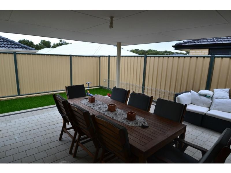 11 Kinglake Road, Yanchep WA 6035