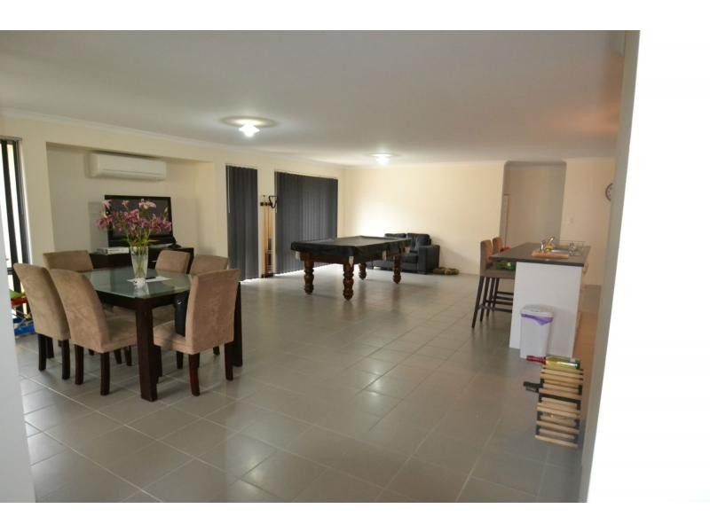 11 Kinglake Road, Yanchep WA 6035