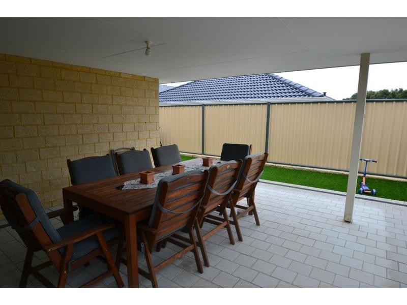 11 Kinglake Road, Yanchep WA 6035