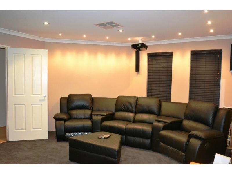 11 Pintail Pass, Tapping WA 6065