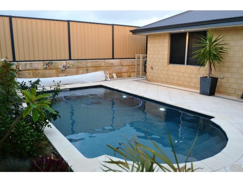 11 Pintail Pass, Tapping WA 6065