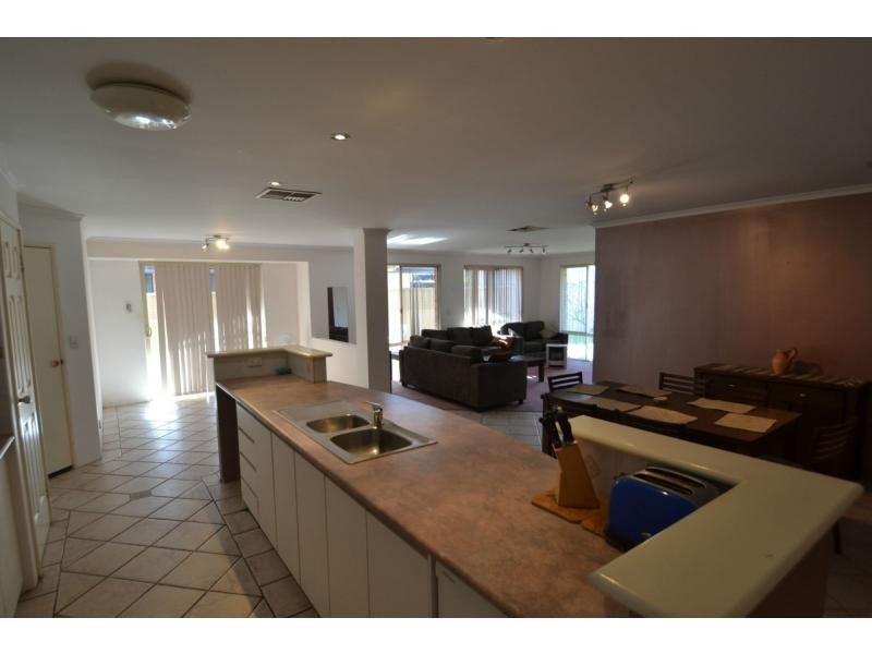 11 St Stephens Crescent, Tapping WA 6065