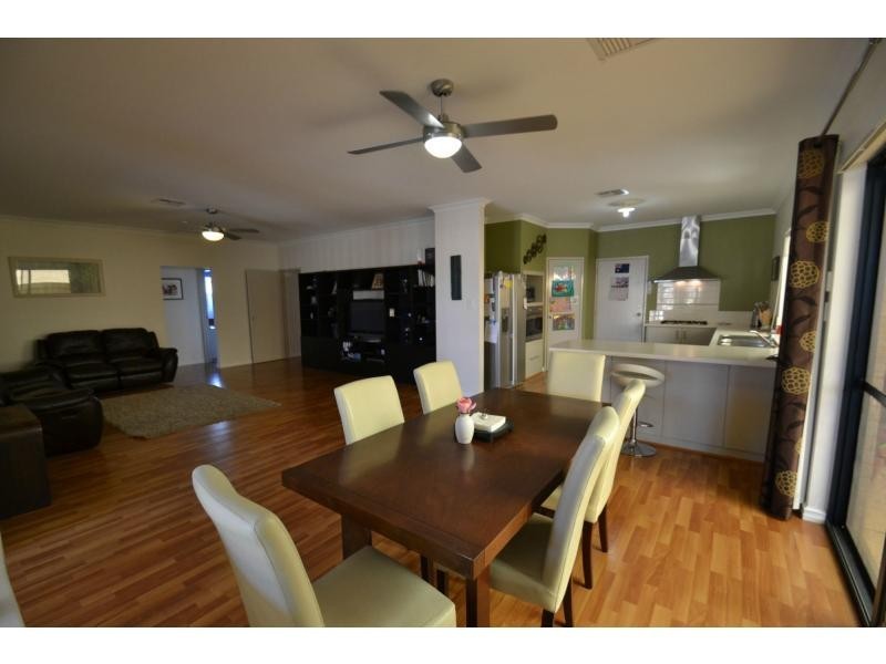 93 Da Vinci Drive, Tapping WA 6065