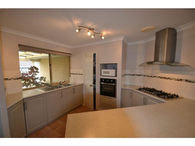 8 Riviera Court, Connolly WA 6027