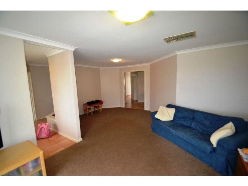 8 Riviera Court, Connolly WA 6027