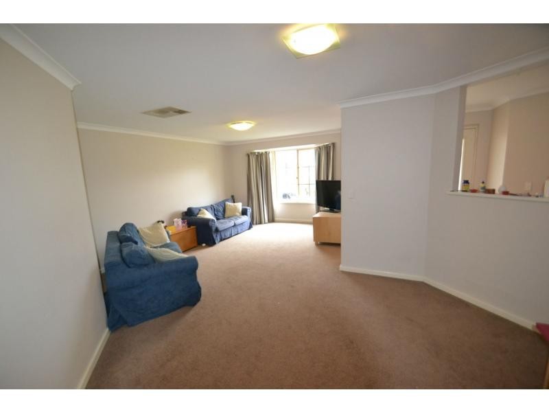 8 Riviera Court, Connolly WA 6027