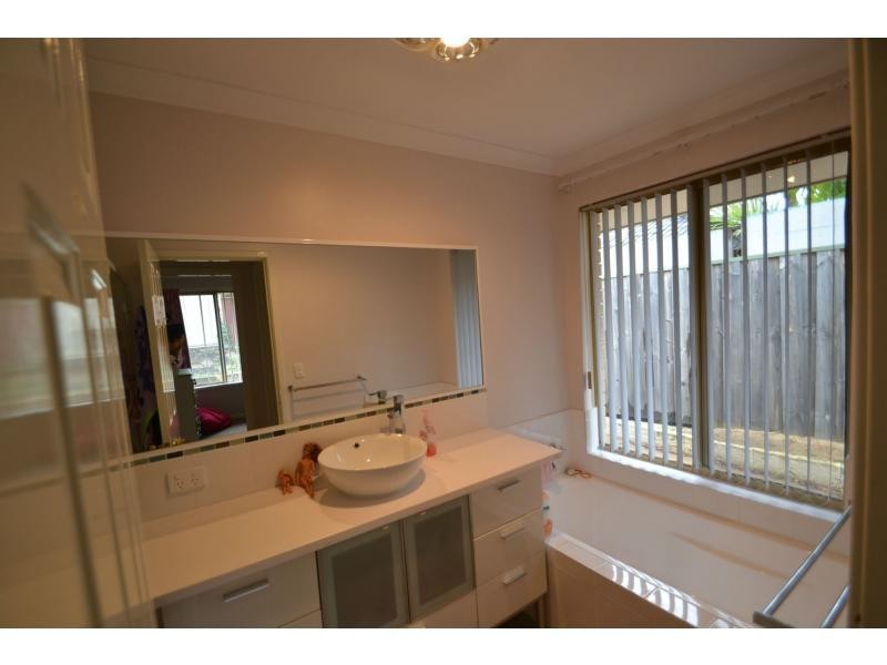 8 Riviera Court, Connolly WA 6027