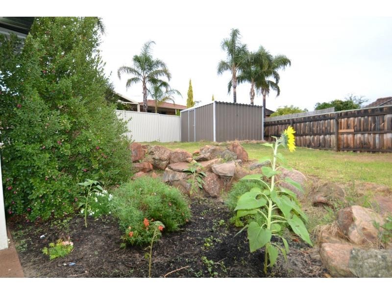 8 Riviera Court, Connolly WA 6027