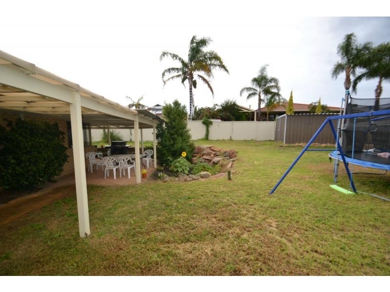 8 Riviera Court, Connolly WA 6027