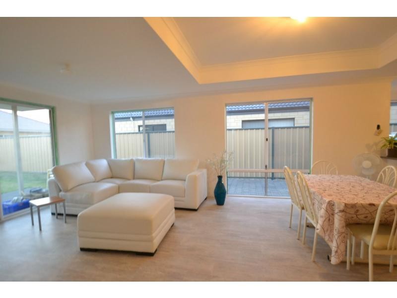 6 Finke Bend, Yanchep WA 6035