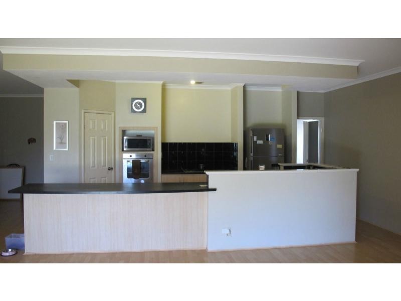 69 Brighlands Crescent, Carramar WA 6031