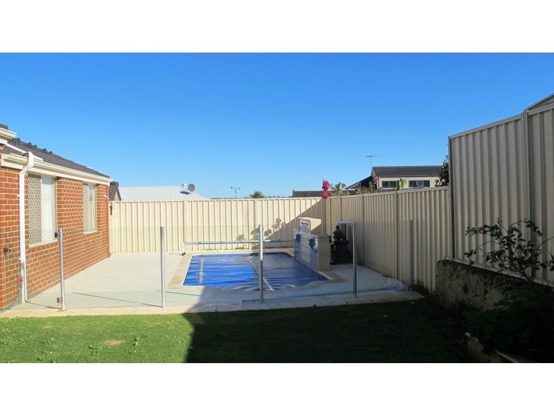 69 Brighlands Crescent, Carramar WA 6031