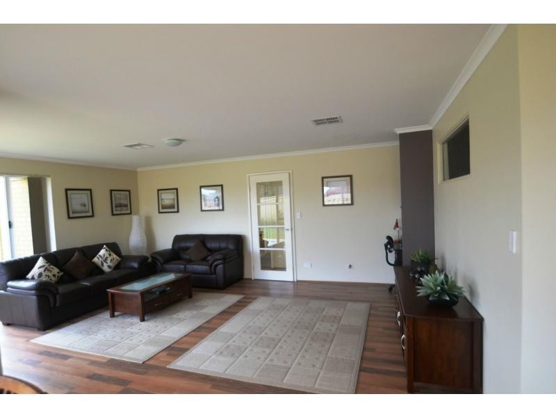 12 Ammanford Crescent, Butler WA 6036