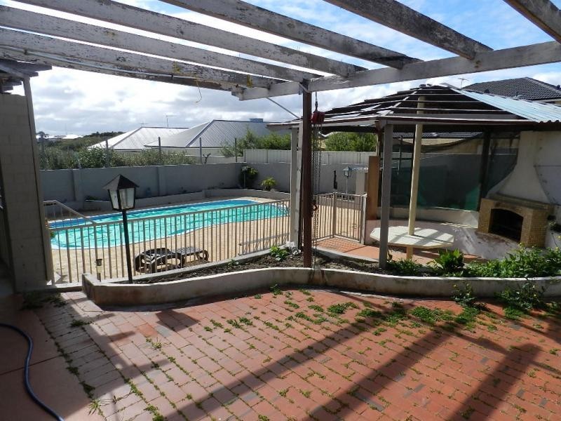 6 Lynton Court, Yanchep WA 6035