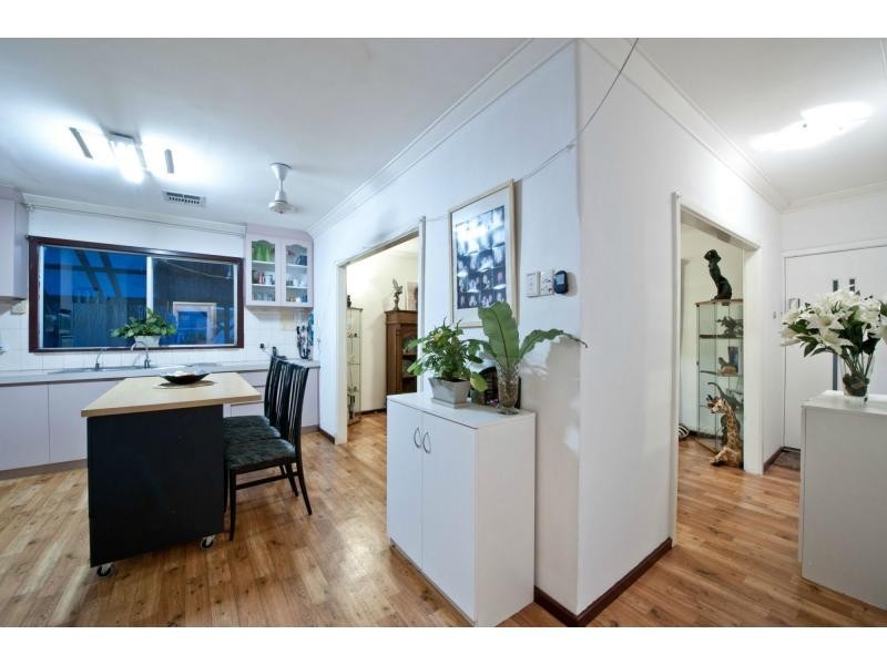 7 James Street, Mariginiup WA 6078