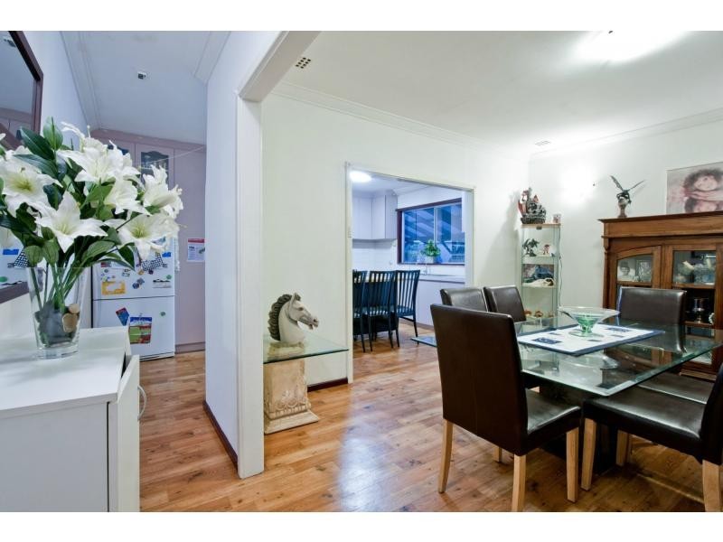 7 James Street, Mariginiup WA 6078