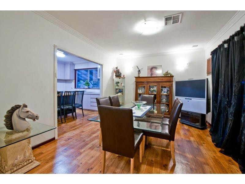 7 James Street, Mariginiup WA 6078