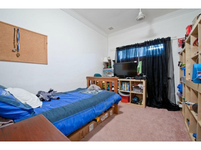 7 James Street, Mariginiup WA 6078