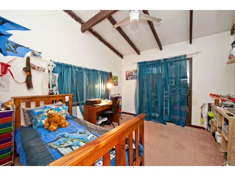 7 James Street, Mariginiup WA 6078