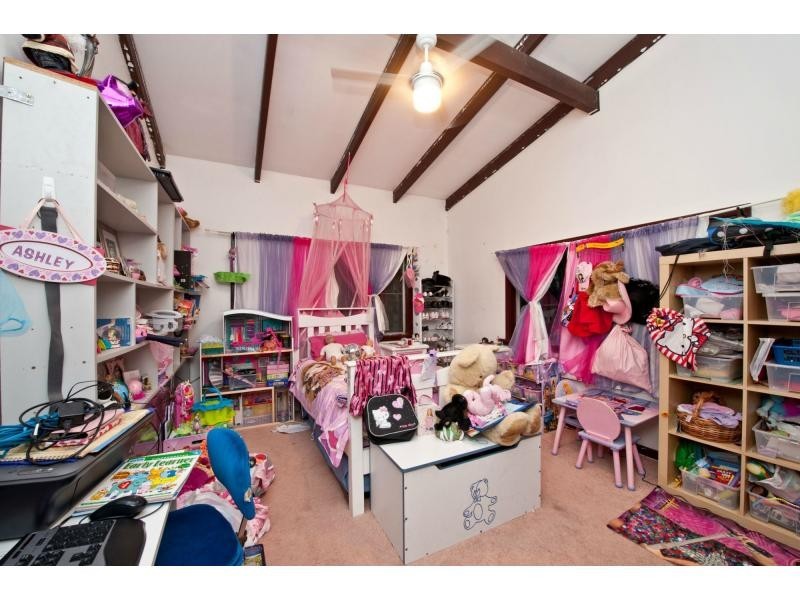 7 James Street, Mariginiup WA 6078