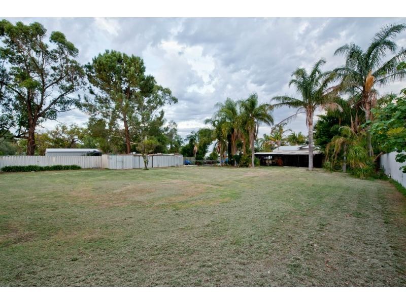 7 James Street, Mariginiup WA 6078
