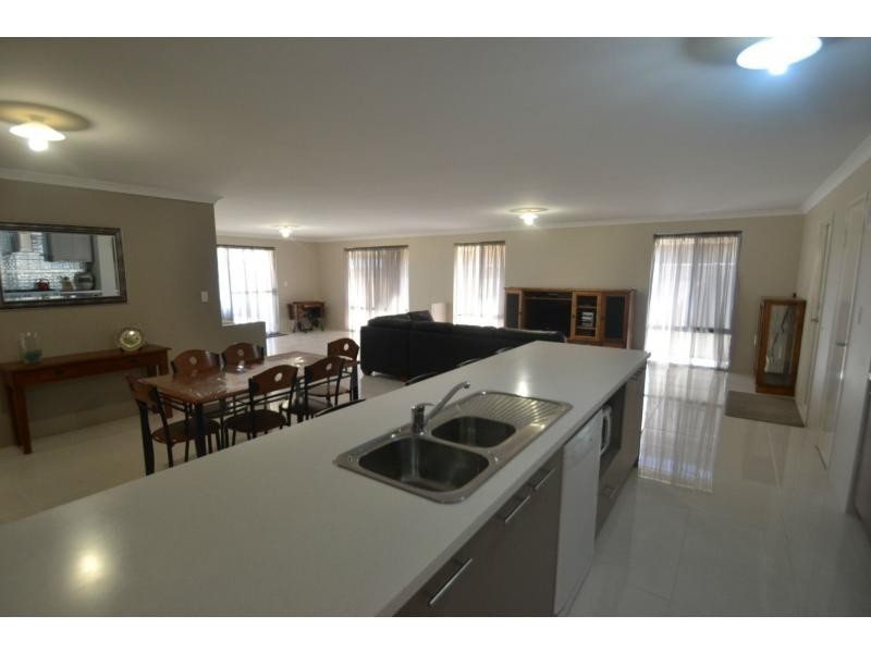 109 Sundowner Meander, Banksia Grove WA 6031