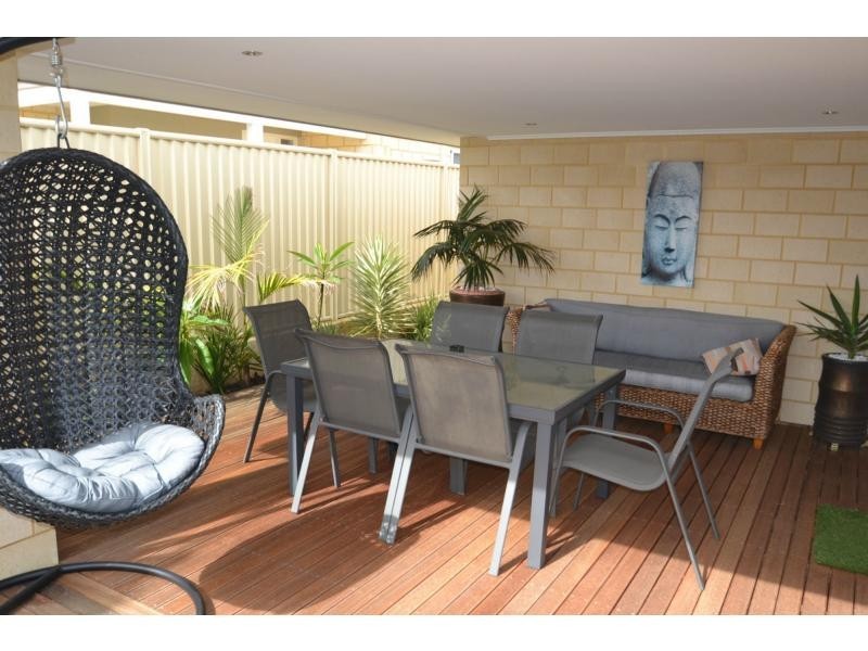 5 Huxleys Trail, Burns Beach WA 6028