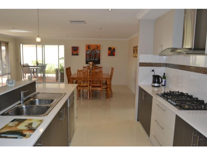 5 Huxleys Trail, Burns Beach WA 6028