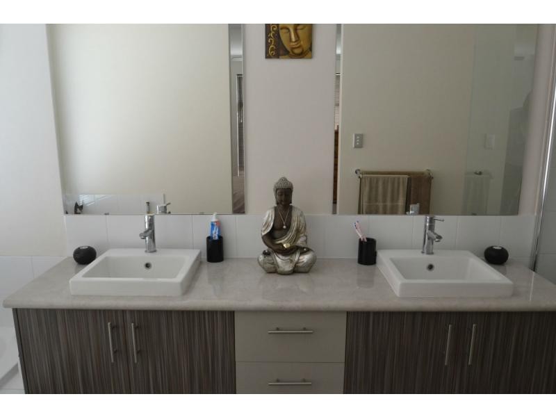 5 Huxleys Trail, Burns Beach WA 6028