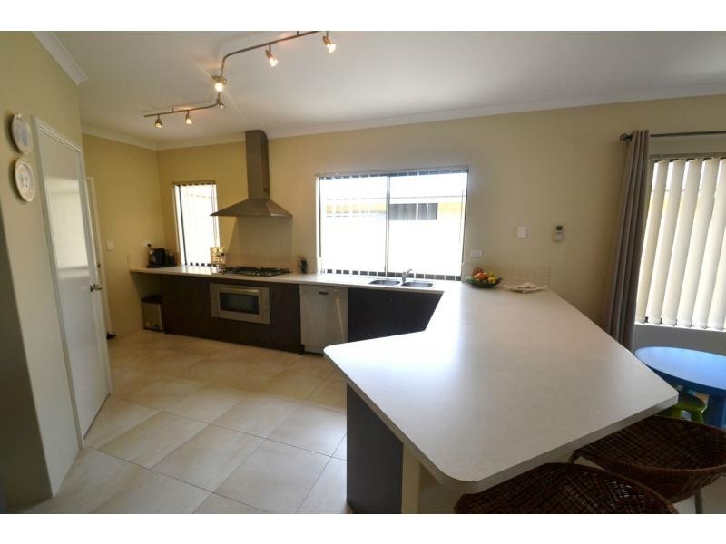 107 Sundowner Meander, Banksia Grove WA 6031