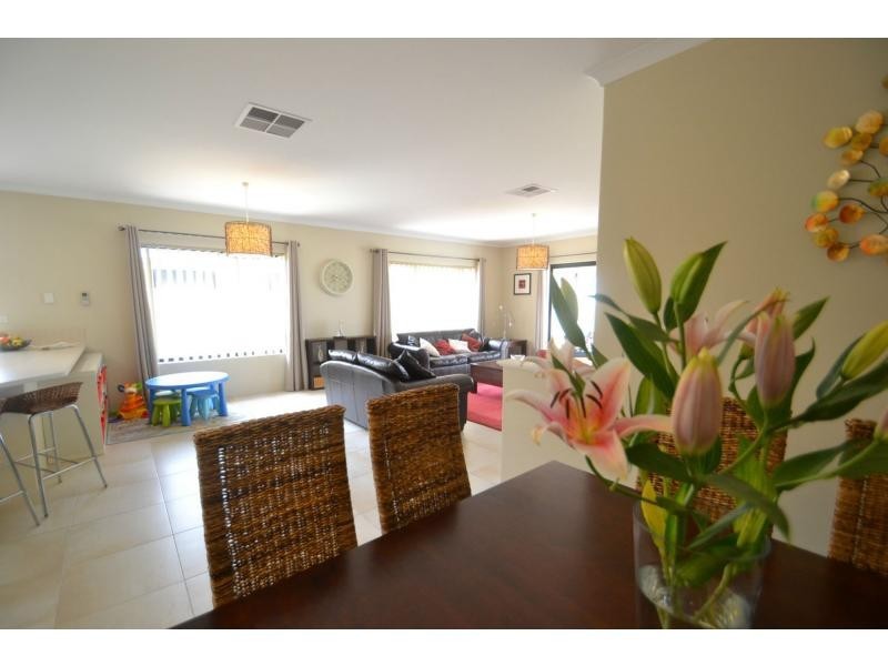 107 Sundowner Meander, Banksia Grove WA 6031