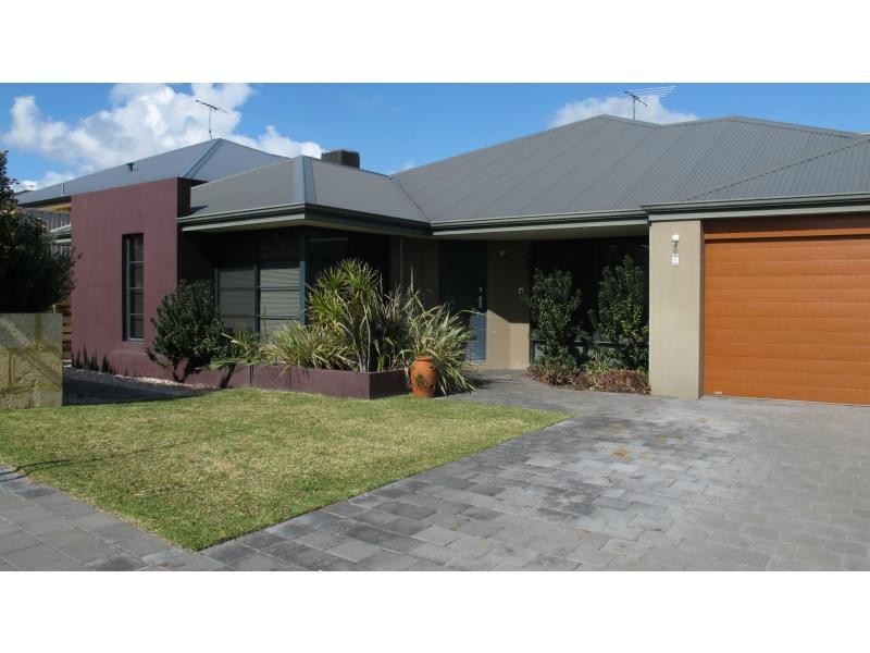 6 Falcone Crescent, Sinagra WA 6065