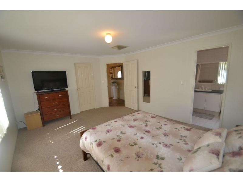 56 Monaltrie Loop, Carramar WA 6031