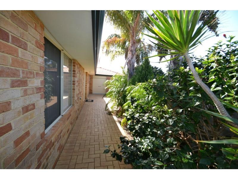56 Monaltrie Loop, Carramar WA 6031
