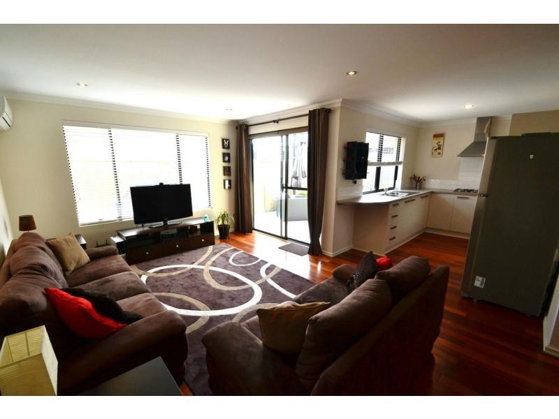 17 B Rosinski Circle, Tapping WA 6065